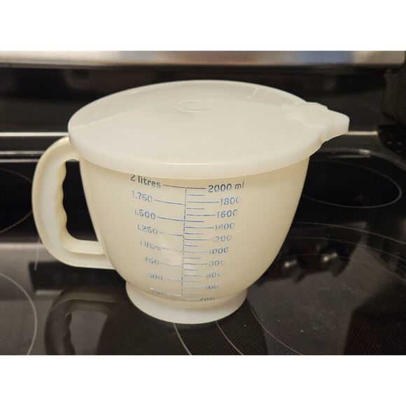 Vintage Tupperware MIX-N-STORE 8 Cup Measuring Pitcher w/Spout & Lid Clean! - Picture 1 of 8